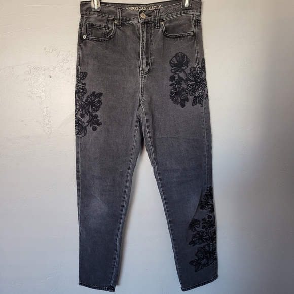 American Eagle 4 Regular Mom Jean Black Faded Wash Embroidered Floral Boho Girly - Picture 1 of 10